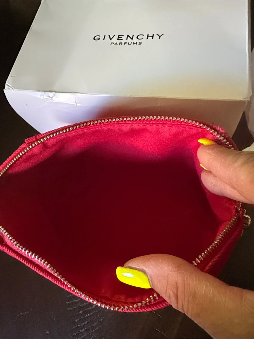 GWP!!!Givenchy Red Canvas Cosmetic Pouch can be converted into crossbody